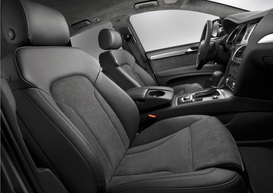 Интерьер Audi Q7 4.2 TDI Quattro (4L) 2009 года  (фото 35 из 62)